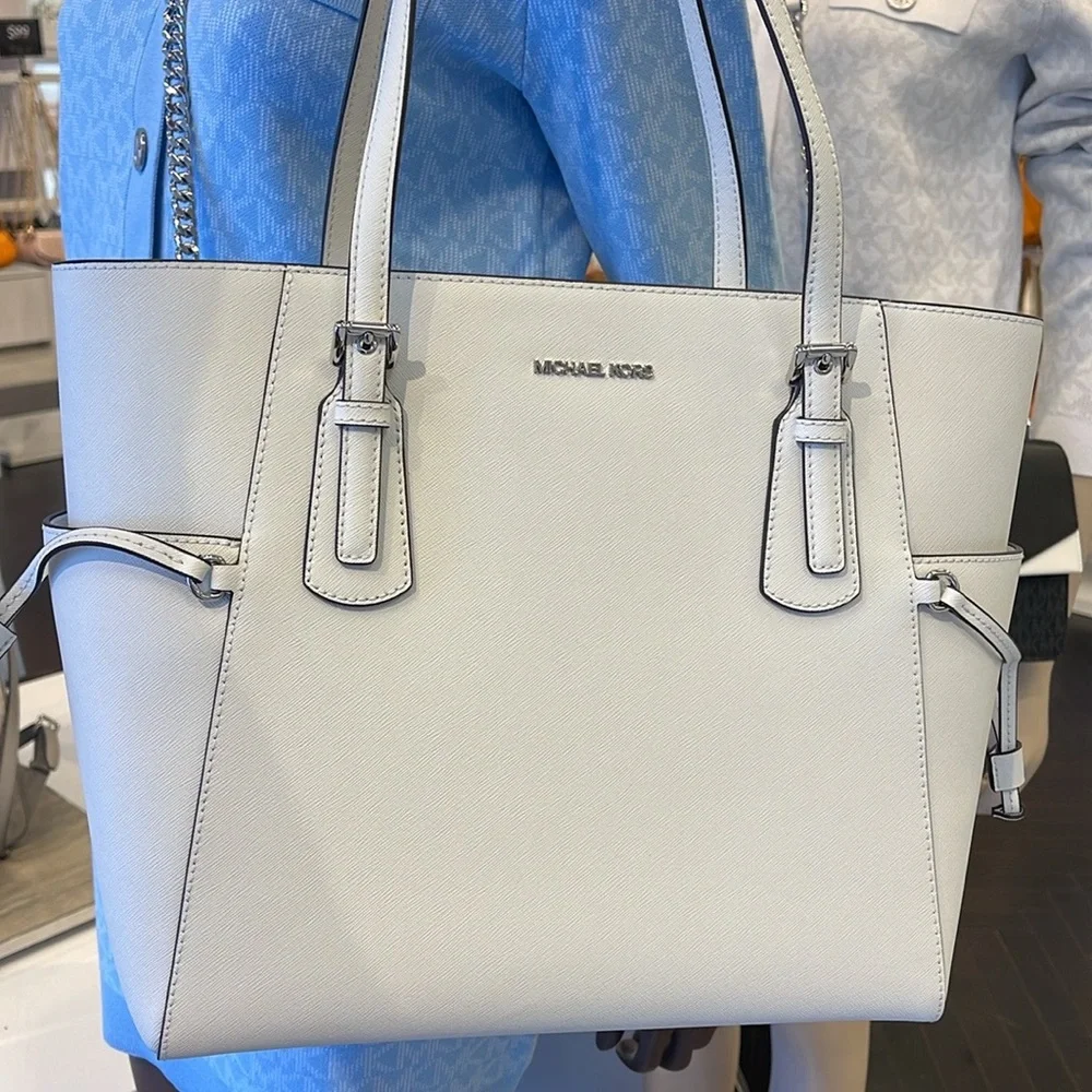 MICHAEL KORS Voyager Larg Saffiano Leather EW Tote Shoulder Bag
Optic White
NWT - Picture 10 of 16